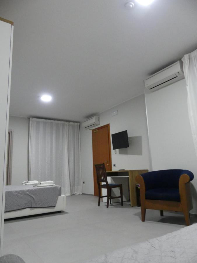 Albergo Piazza Risorgimento ポルト・チェザーレオ エクステリア 写真