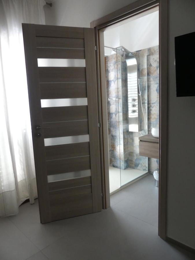 Albergo Piazza Risorgimento ポルト・チェザーレオ エクステリア 写真