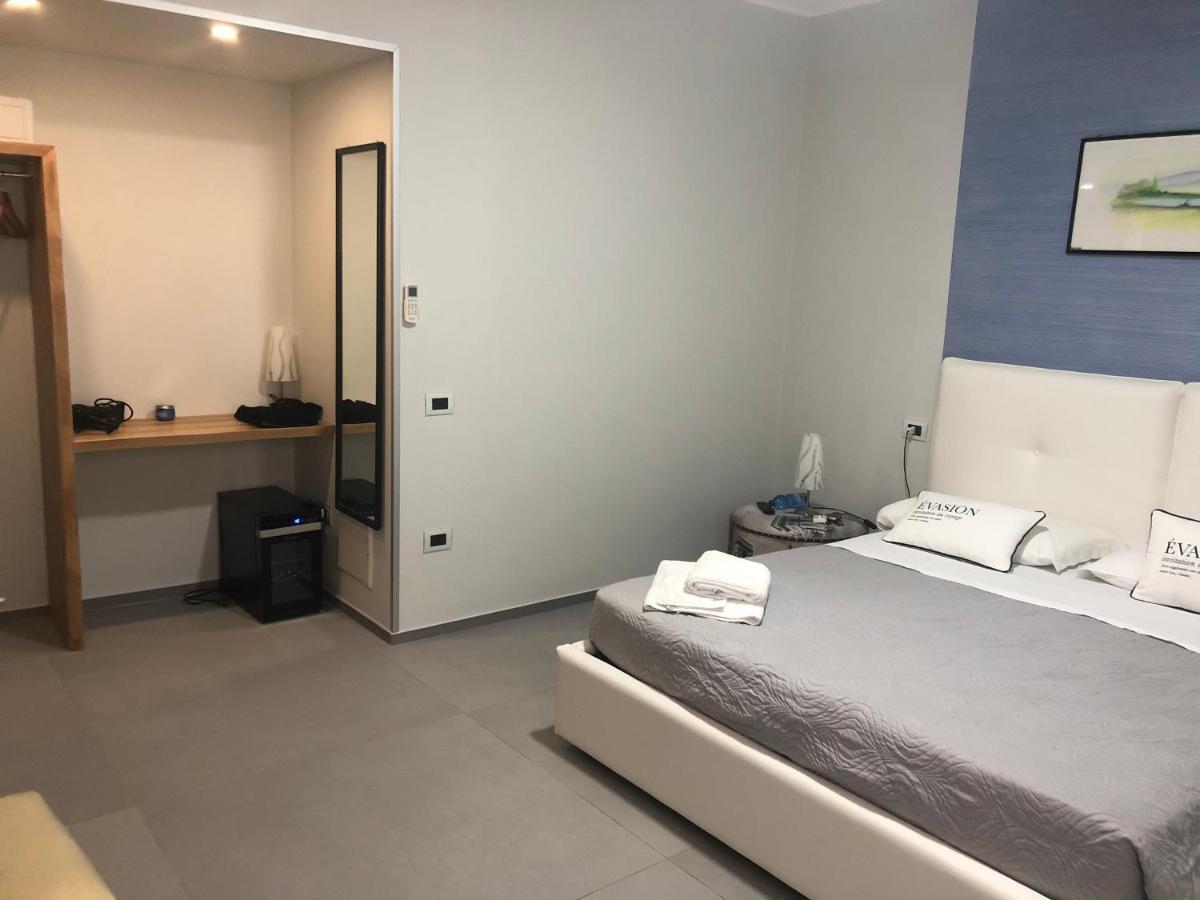 Albergo Piazza Risorgimento ポルト・チェザーレオ エクステリア 写真